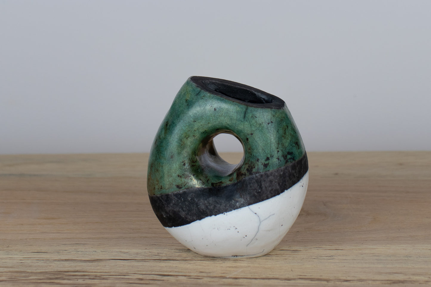 undercurrent loop vase 01 | raku vase
