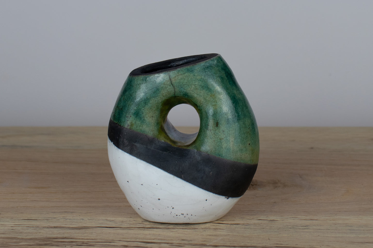 undercurrent loop vase 01 | raku vase