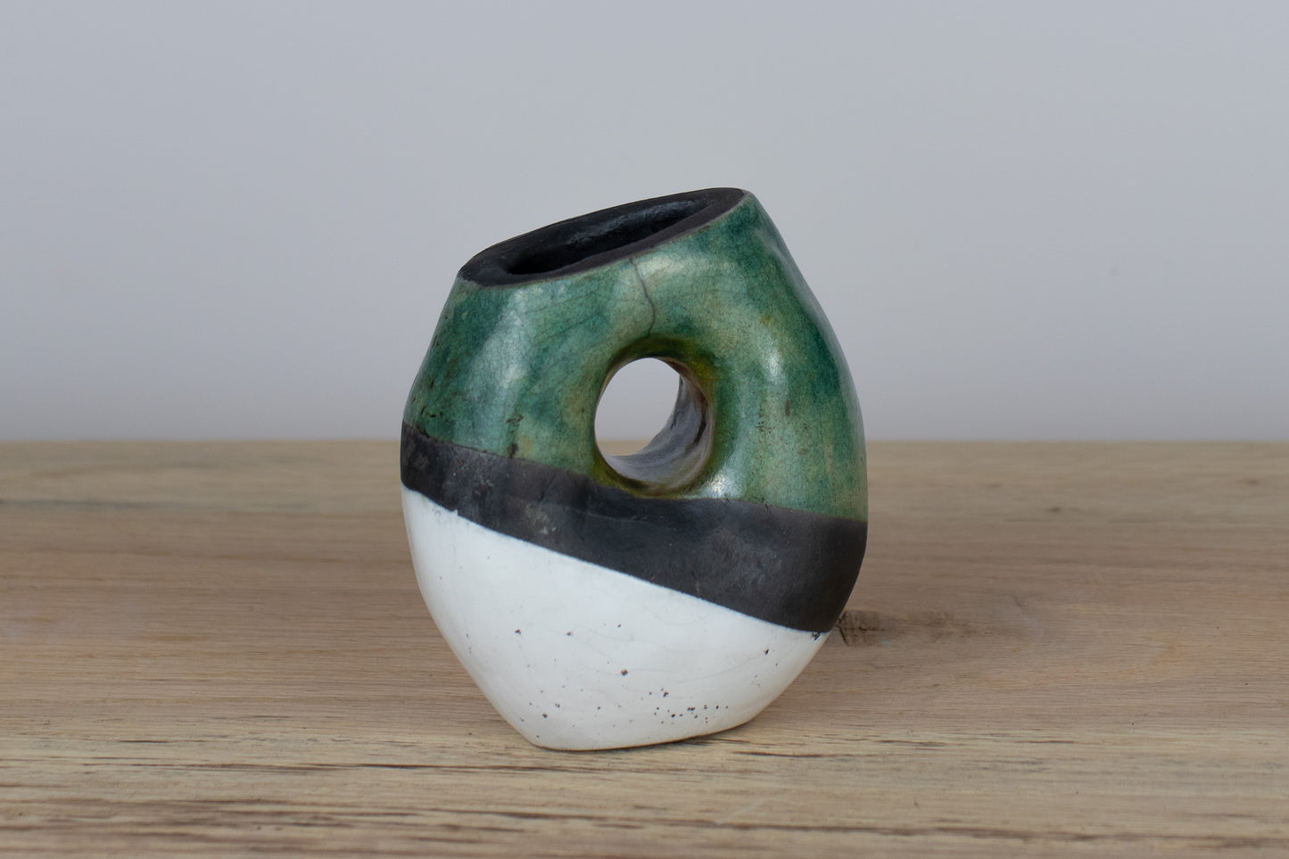undercurrent loop vase 01 | raku vase