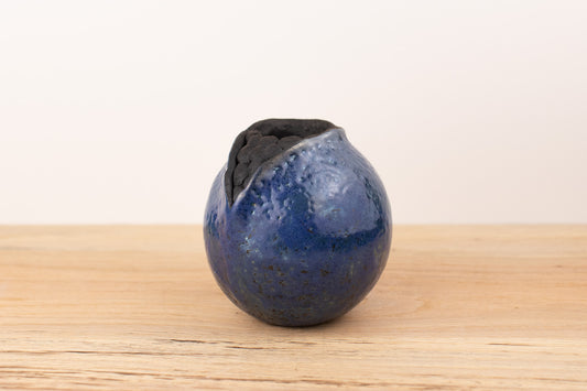 ashen caldera | raku vase
