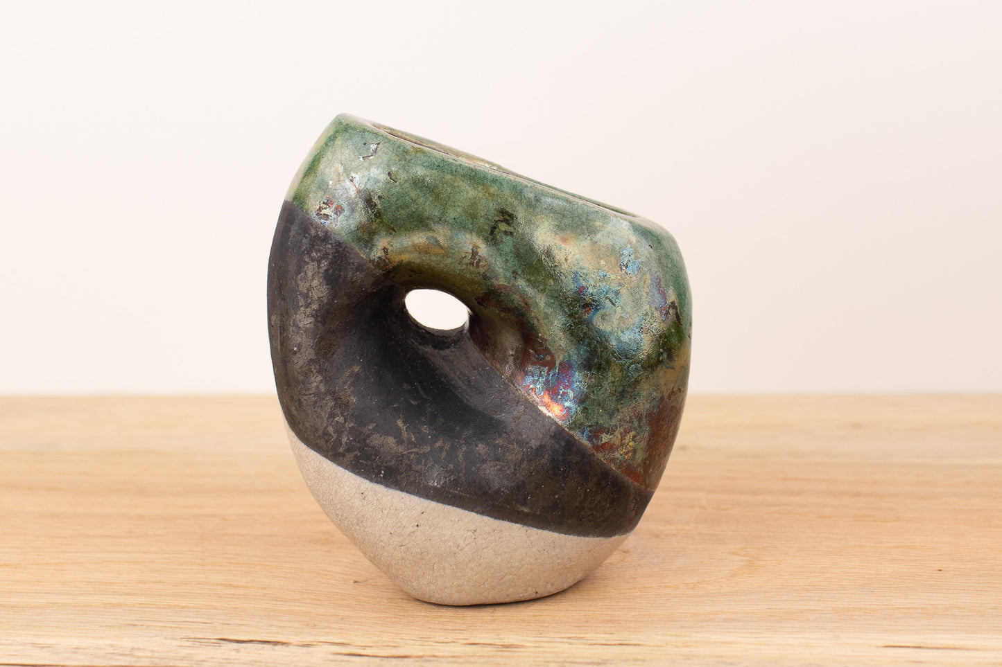 undercurrent loop vase 02 | raku vase