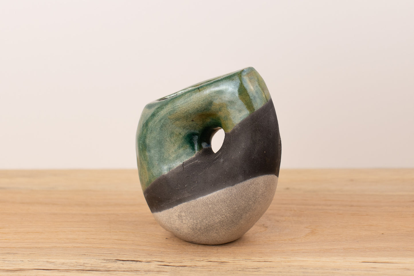 undercurrent loop vase 02 | raku vase