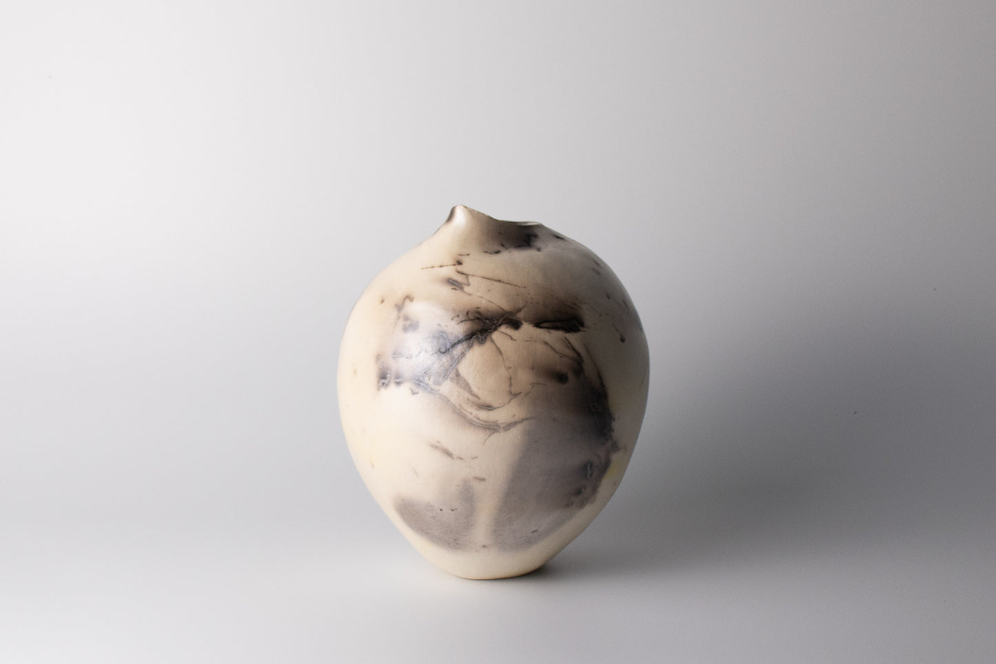 black & white raku vessel 08 | with mica