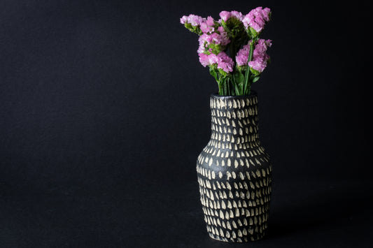 minimalist carved vase - matte black