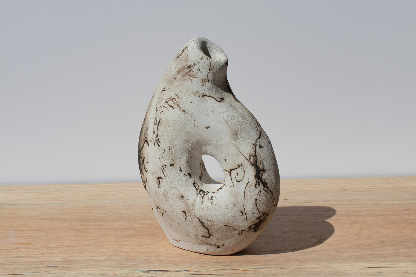 black & white loop raku vase 01