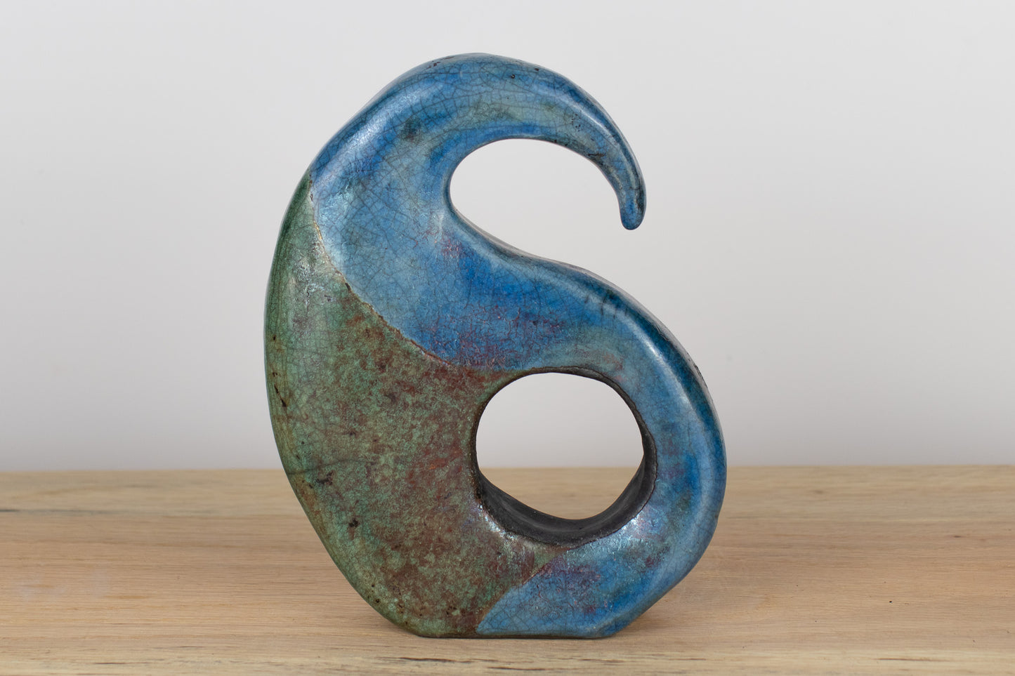 undercurrent loop sculpture 01 | raku sculpture